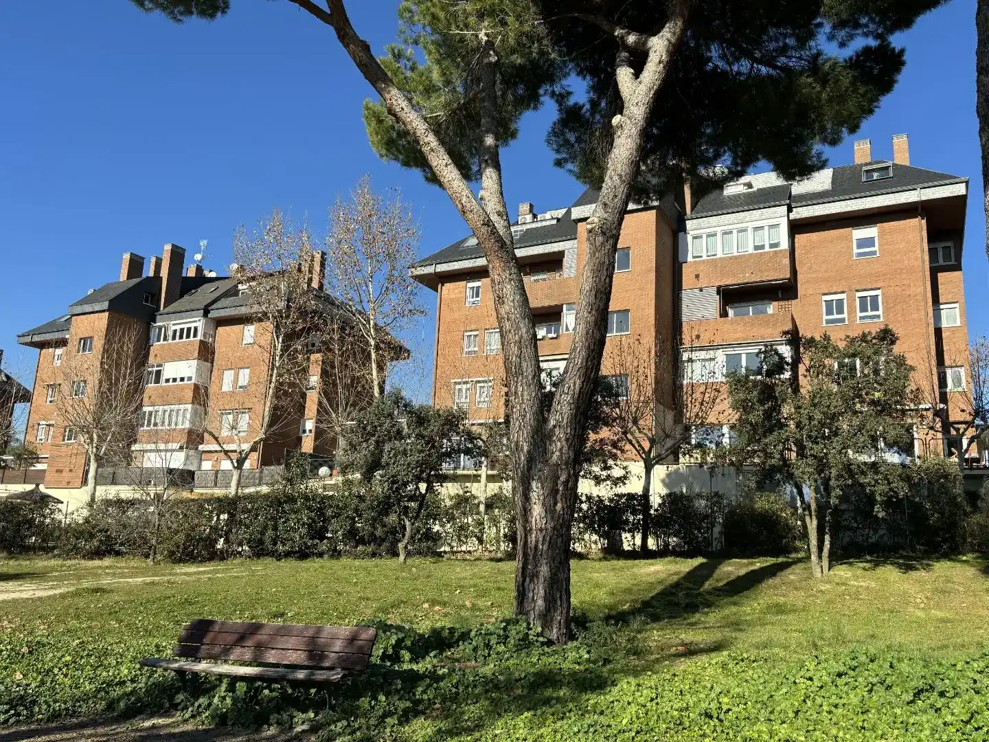 Vista exterior de Dúplex en venda en Majadahonda amb Aire condicionat, Parquet i Traster