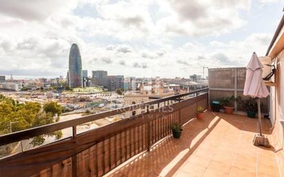 Exterior view of Attic for sale in  Barcelona Capital  with Air Conditioner, Terrace and Alarm