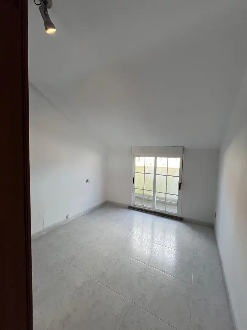 Schlafzimmer von Dachboden zum Verkauf in Porto do Son mit Terrasse und Abstellraum