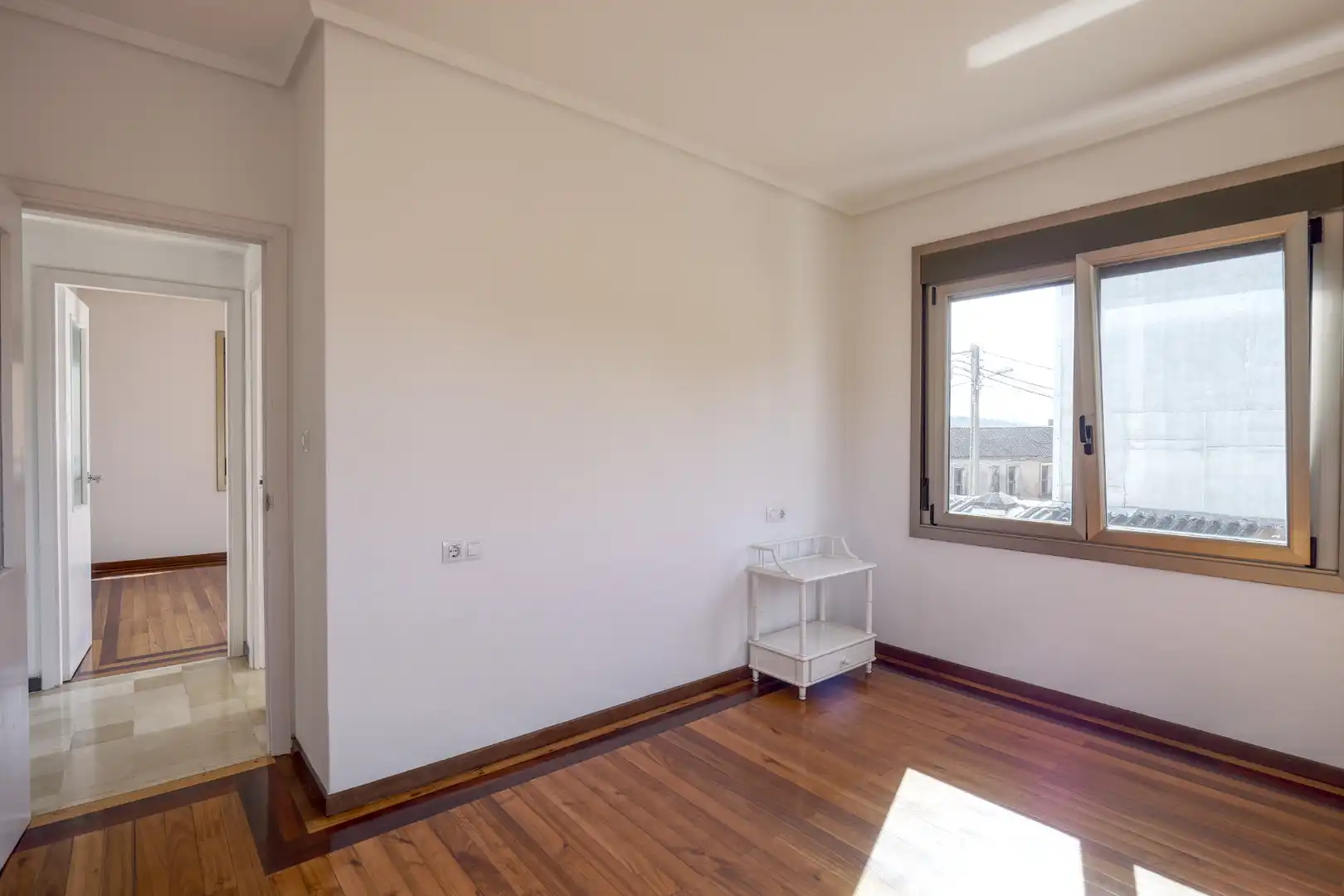 Dormitori de Casa o xalet en venda en Arteixo amb Parquet, Terrassa i Traster