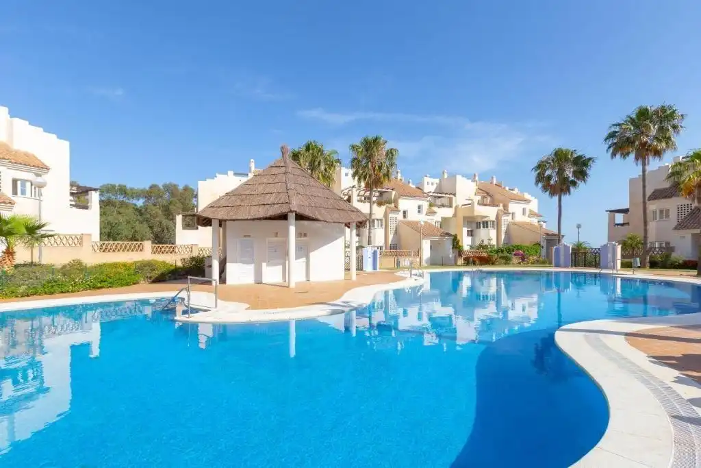 Vista exterior de Dúplex en venda en Benalmádena amb Aire condicionat, Calefacció i Jardí privat