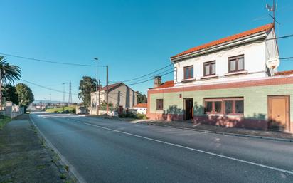 Exterior view of House or chalet for sale in Avilés  with Private garden, Storage room and Alarm