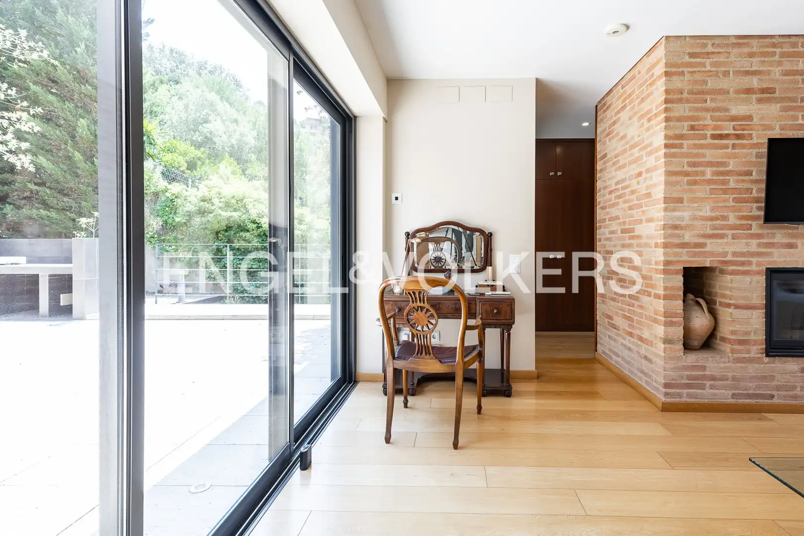 Terrassa de Casa adosada en venda en Sant Cugat del Vallès amb Calefacció, Jardí privat i Parquet