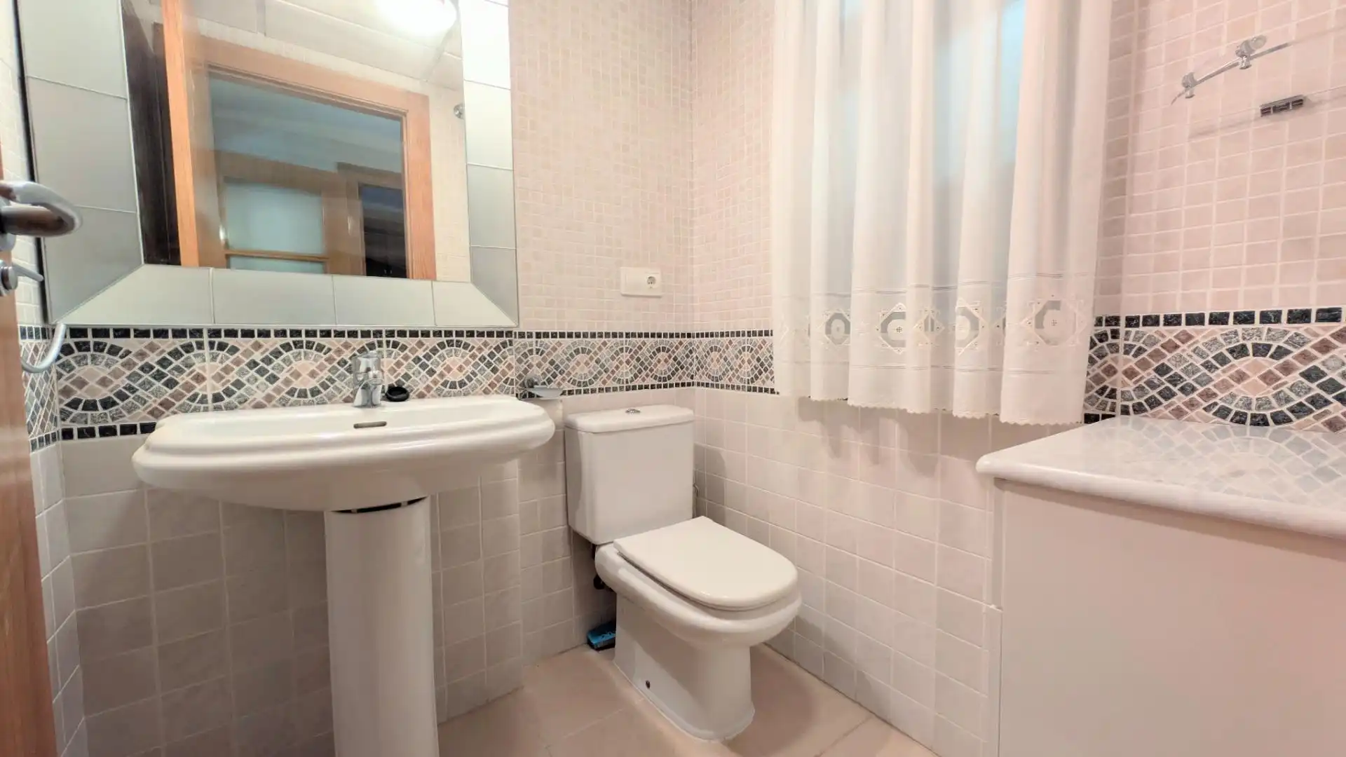 Bany de Casa o xalet de lloguer en Santa Pola amb Aire condicionat, Calefacció i Jardí privat