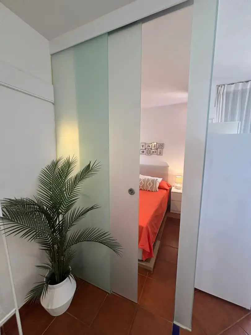 Dormitori de Apartament en venda en Fuengirola amb Aire condicionat, Terrassa i Moblat