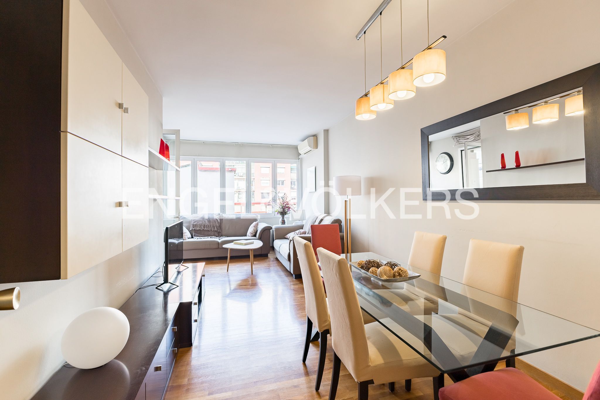 Vista exterior de Apartament en venda en  Barcelona Capital amb Calefacció, Parquet i Terrassa