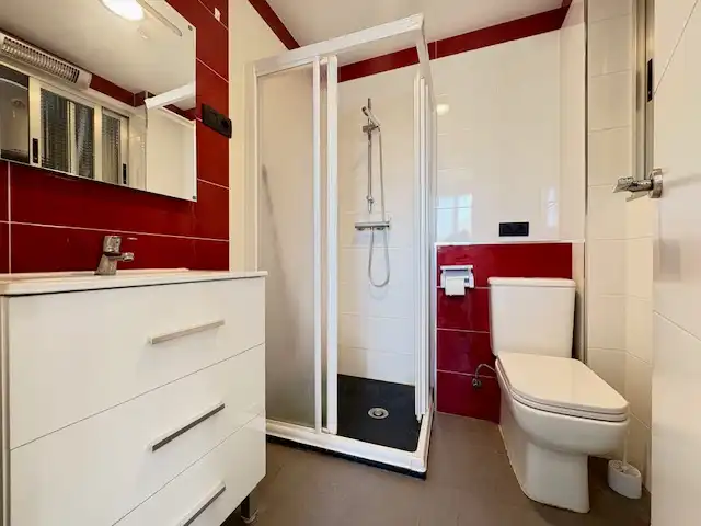 Bathroom of Attic for rent in Castellón de la Plana / Castelló de la Plana  with Parquet flooring, Terrace and Furnished
