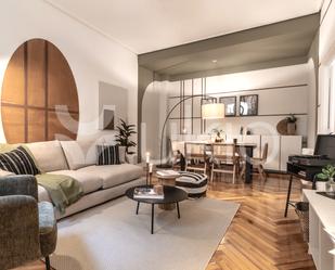 Sala d'estar de Apartament de lloguer en  Madrid Capital amb Aire condicionat, Calefacció i Moblat