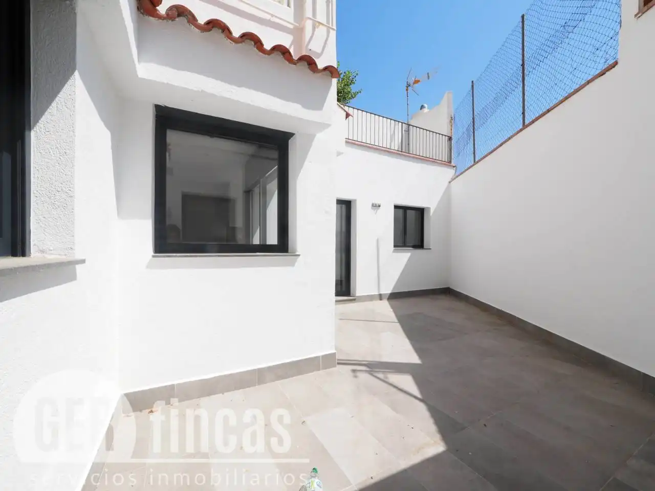 Flat for rent in Calle Josep Llimona, Poble Nou