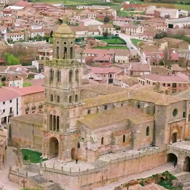 Vista exterior de Casa adosada en venda en Santa María del Campo amb Moblat