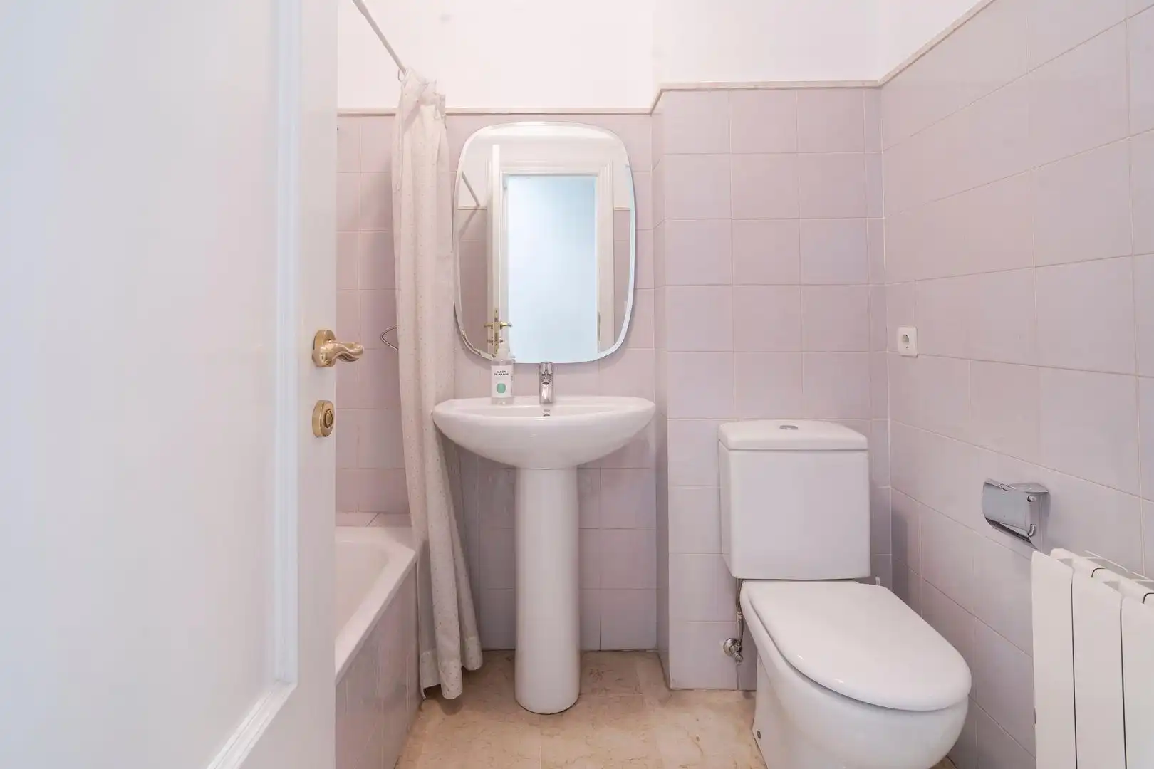 Baño de Piso de alquiler en Valencia con Aire acondicionado, Calefacción y Amueblado