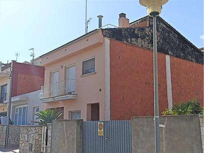 Vista exterior de Casa adosada en venda en Palamós amb Aire condicionat, Jardí privat i Terrassa