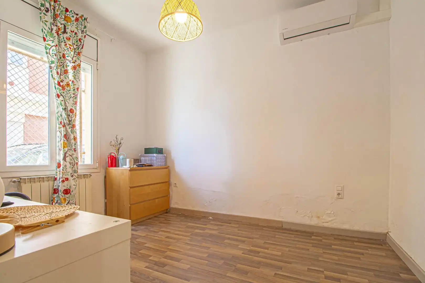 Dormitori de Casa o xalet en venda en Figueres amb Calefacció, Parquet i Terrassa
