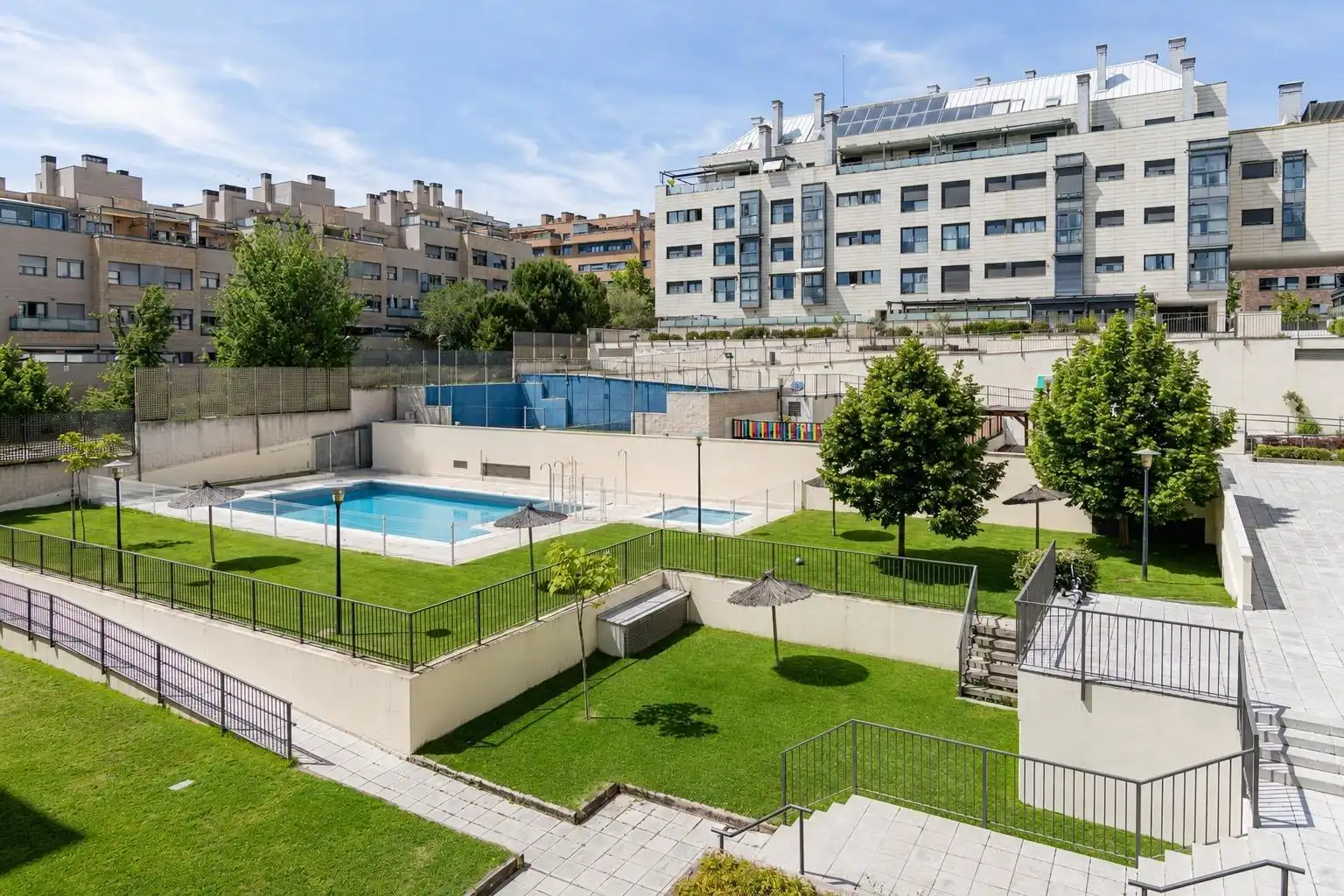 Piscina de Piso en venta en Madrid con Aire acondicionado, Calefacción y Jardín privado