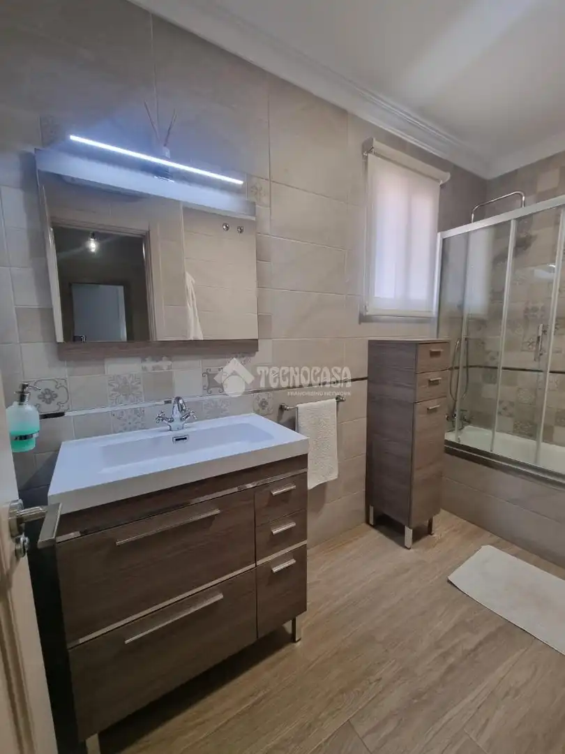 Casa aparellada en venda a Morón de la Frontera, imagen 24