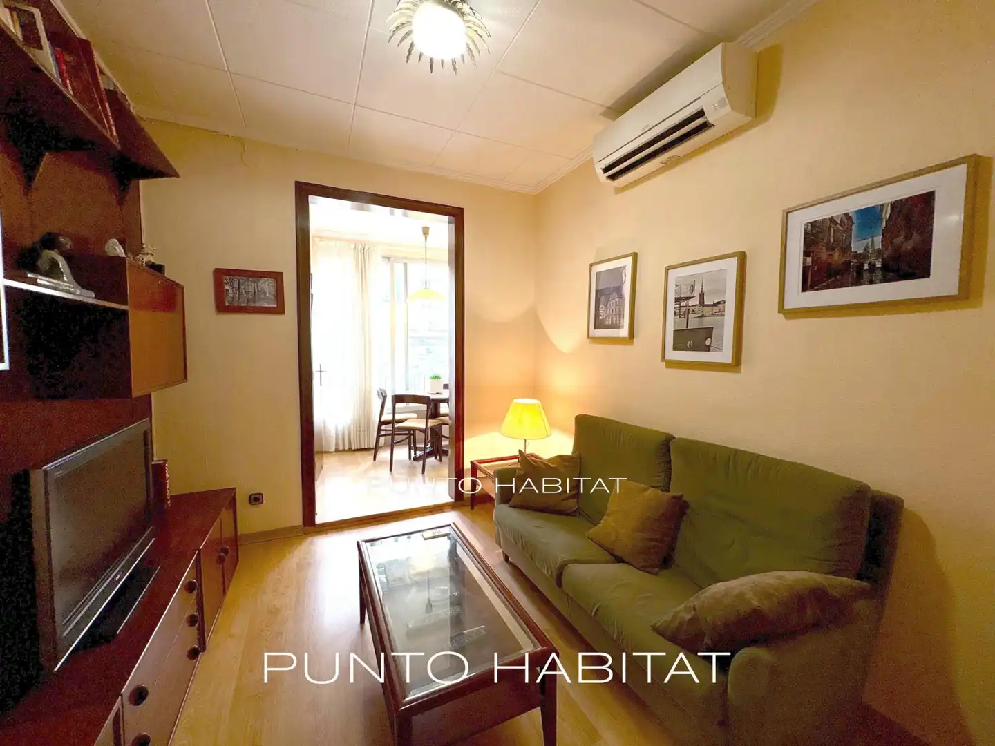 Living room of Flat for sale in Barcelona  with Air Conditioner, Heating and Parquet flooring