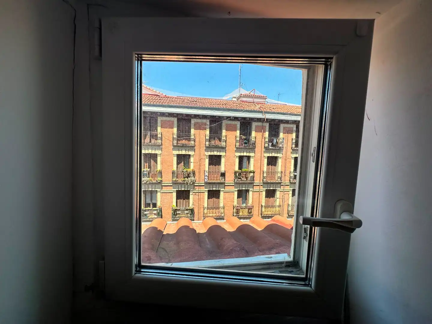 Außenansicht von Wohnung zum Verkauf in Madrid mit Klimaanlage, Möbliert und Ofen