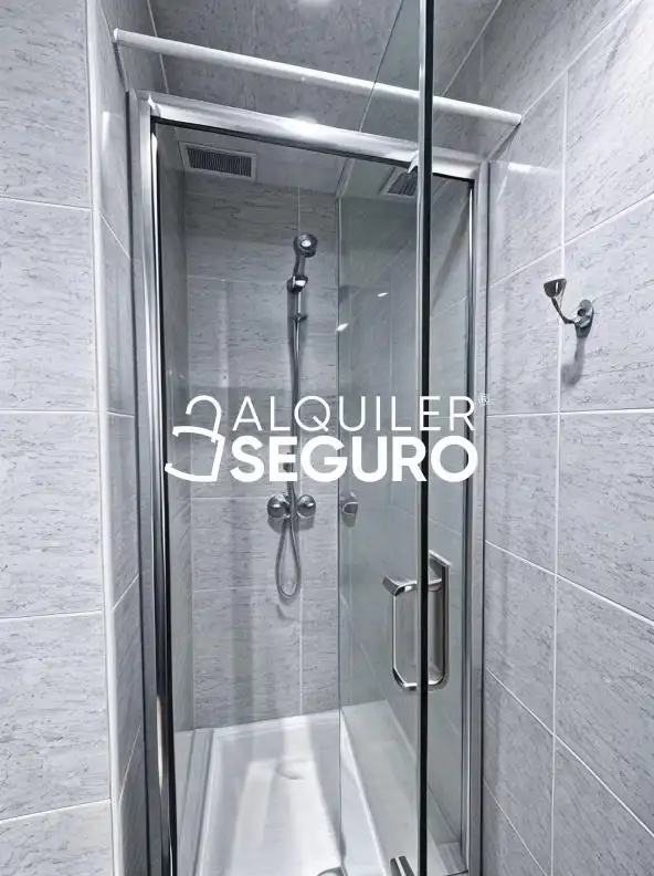 Baño de Piso de alquiler en Madrid con Aire acondicionado, Calefacción y Terraza