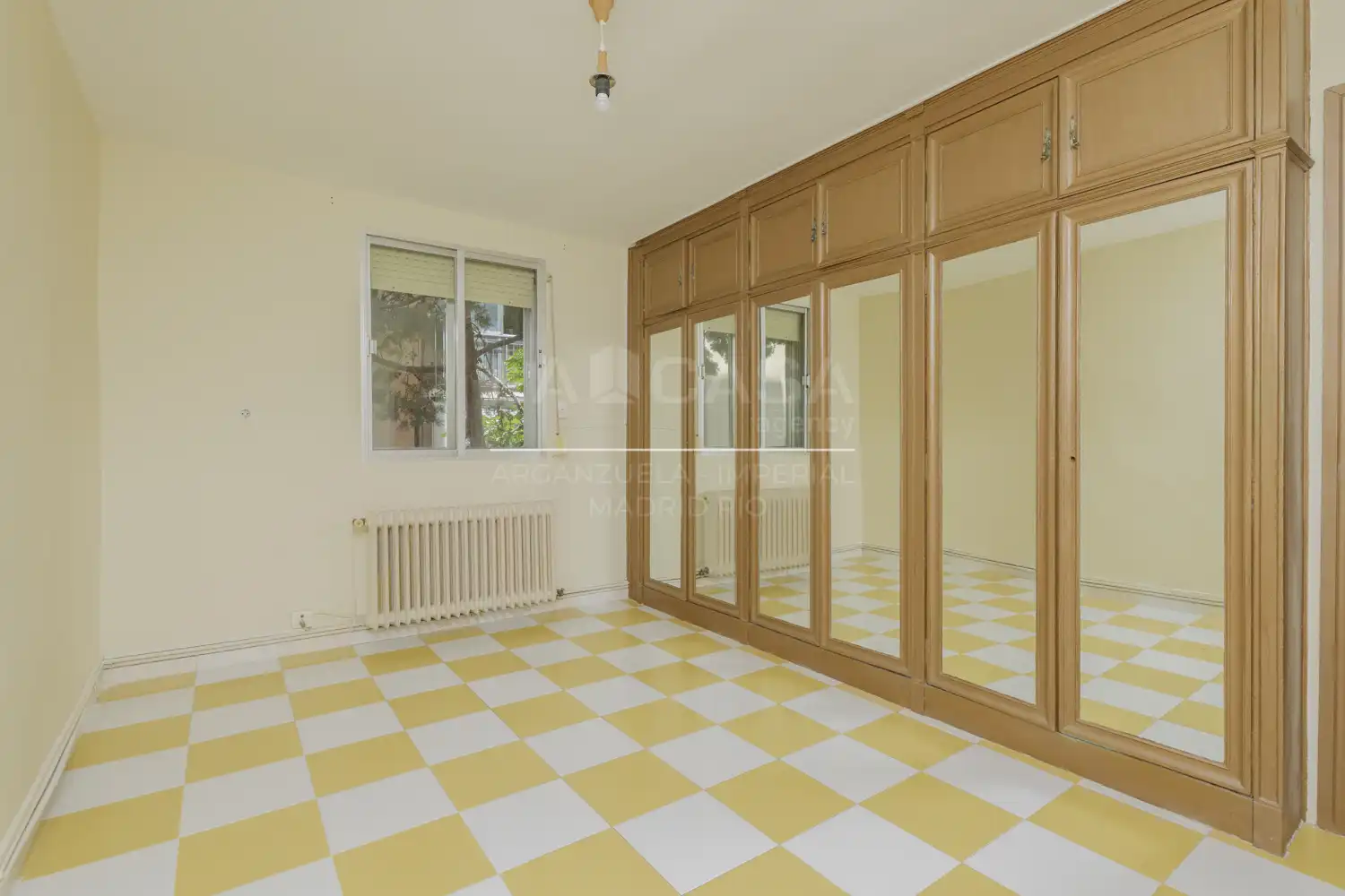 Habitación de Piso en venta en Madrid con Calefacción y Terraza