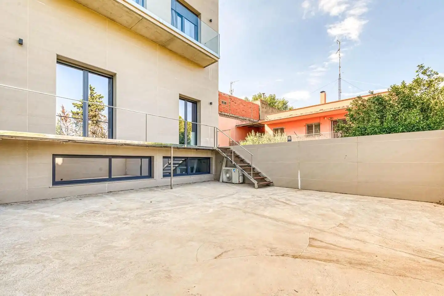 Exterior view of Houses for sale in Figueres  with Private garden, Terrace and Swimming Pool