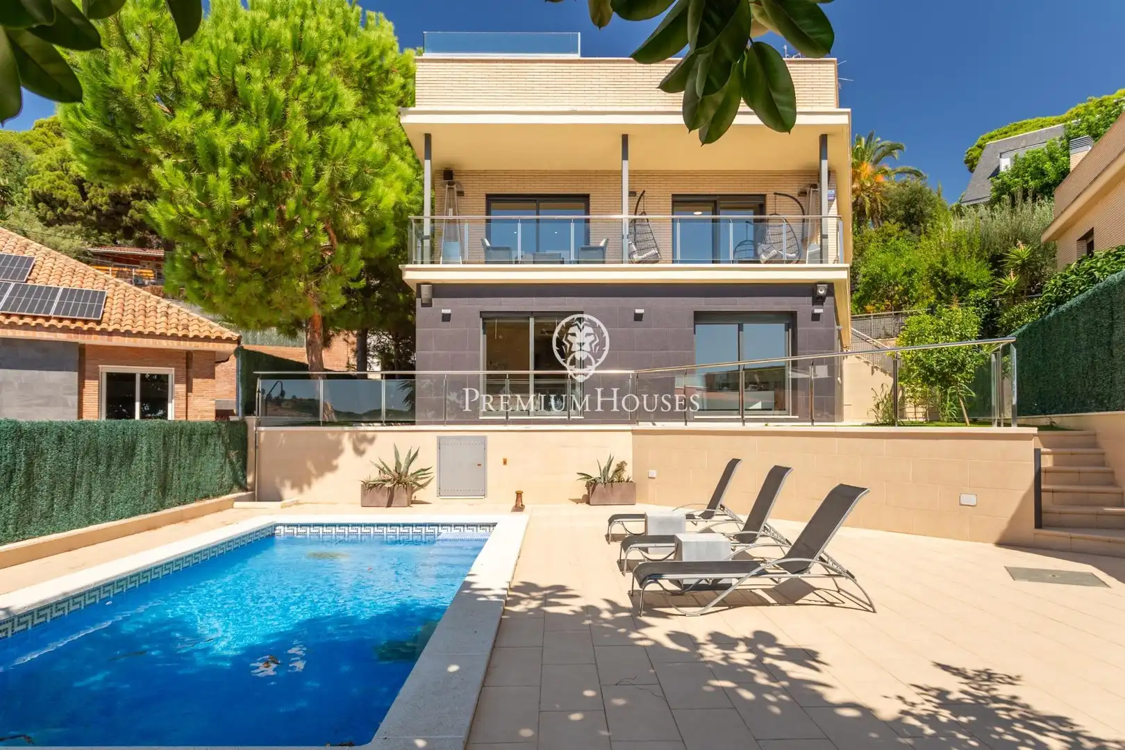 Vista exterior de Casa o chalet en venta en Premià de Dalt con Aire acondicionado, Calefacción y Jardín privado