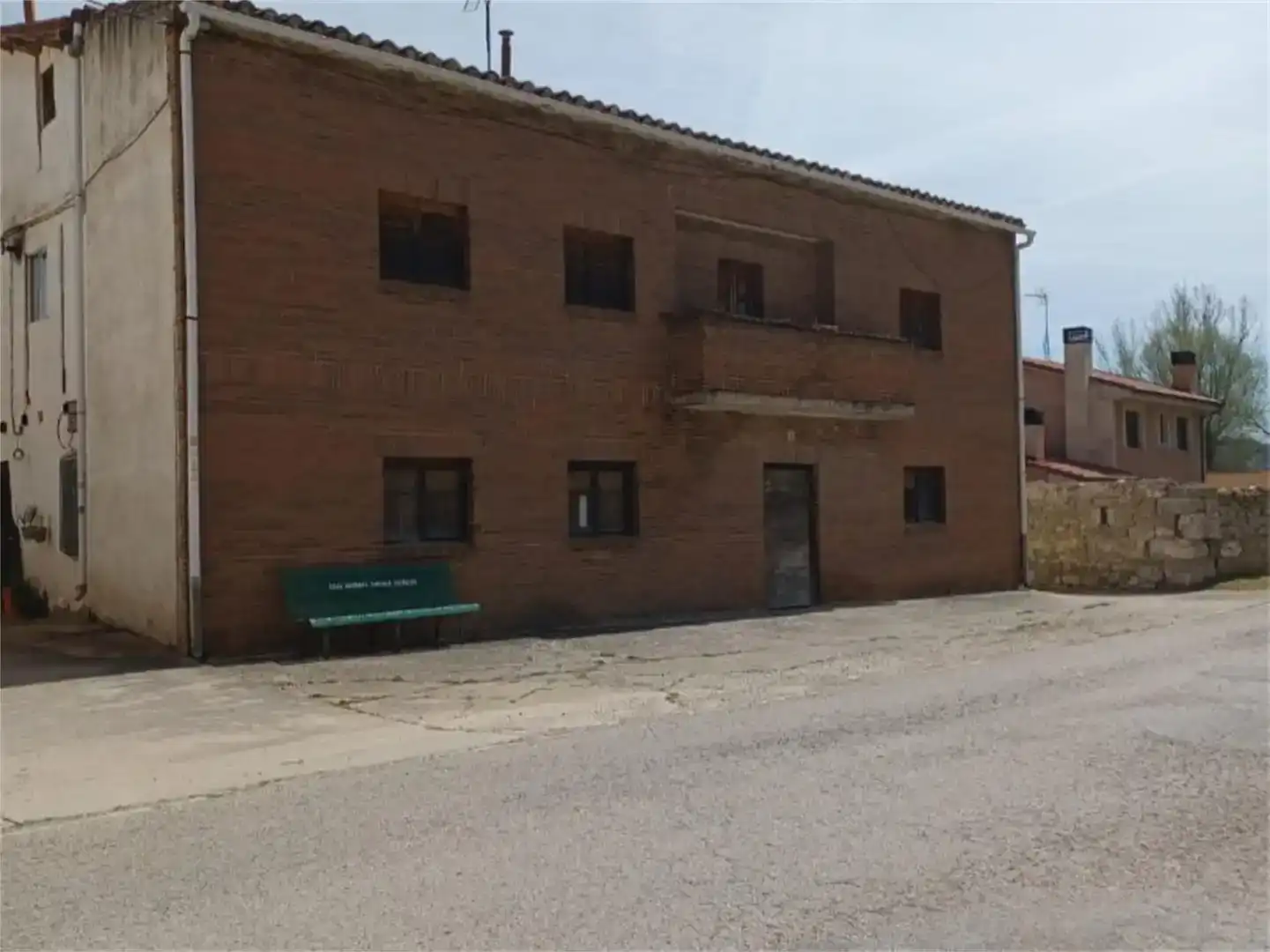Vista exterior de Casa adosada en venda en Valle de Oca amb Balcó