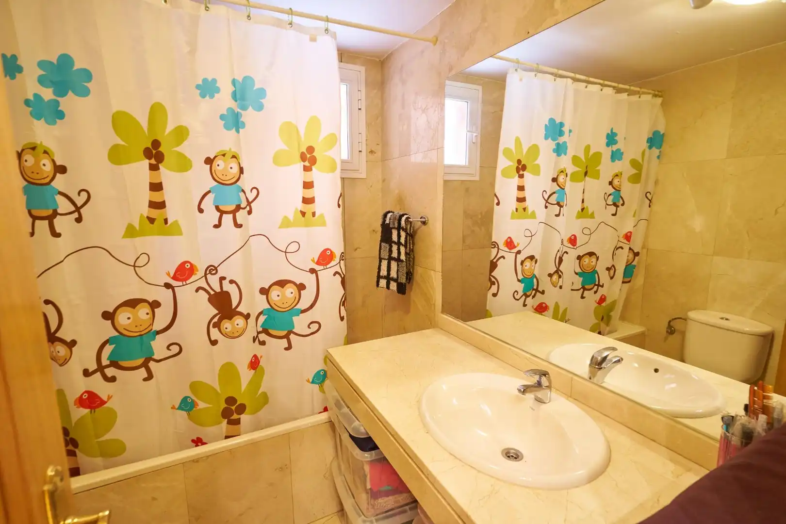 Baño de Planta baja en venta en Móstoles con Aire acondicionado, Calefacción y Jardín privado