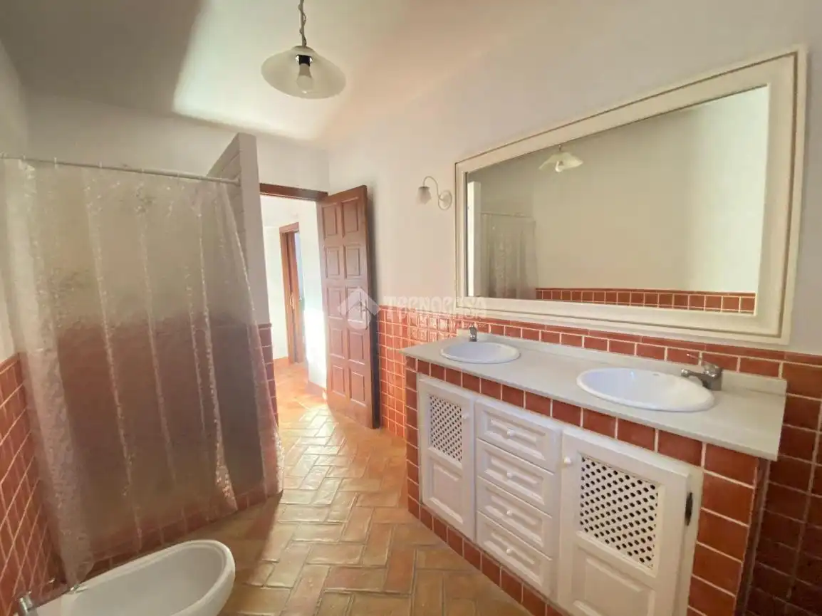 Baño de Finca rústica en venta en Dos Hermanas