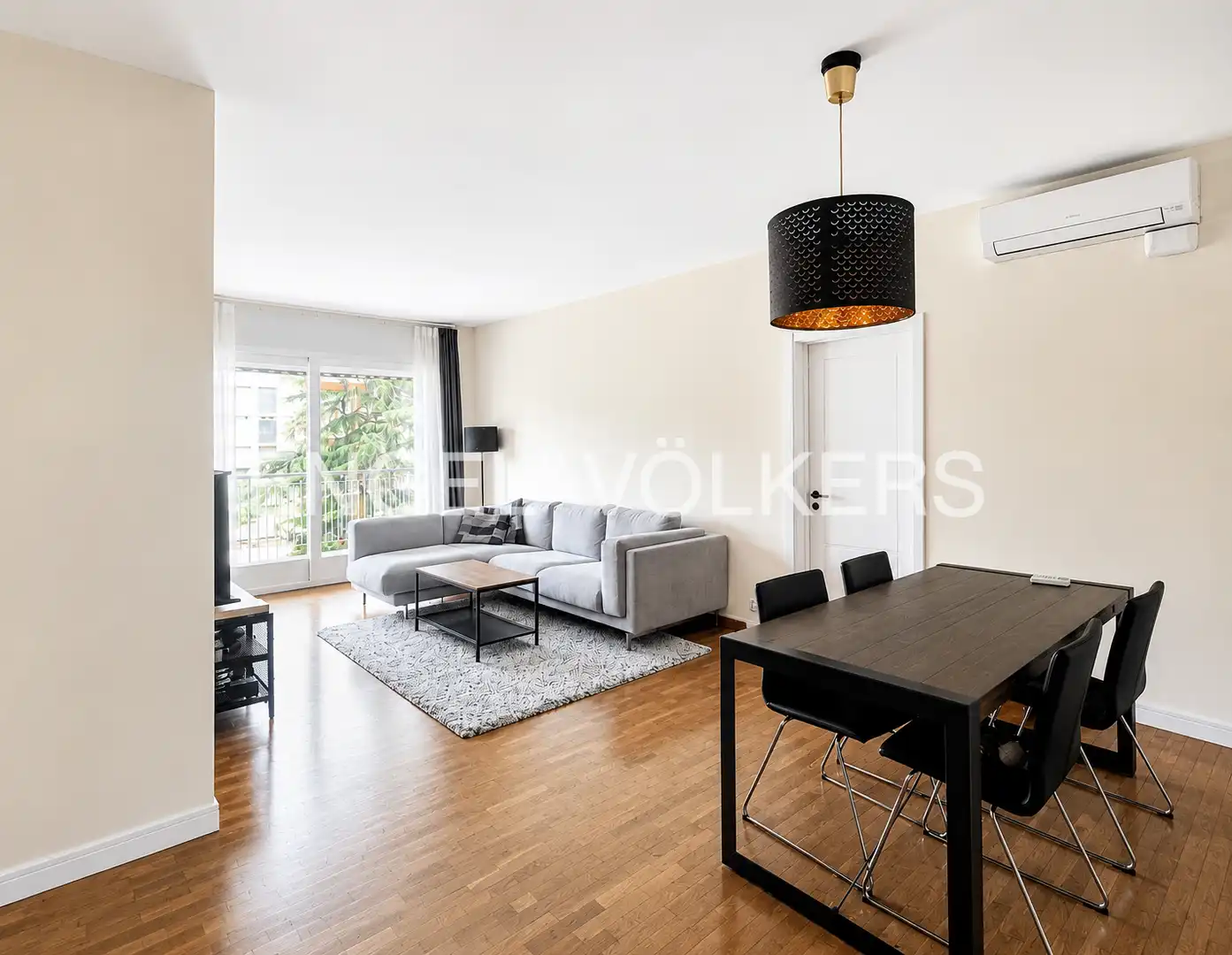 Sala d'estar de Pis de lloguer en Barcelona amb Aire condicionat, Calefacció i Parquet