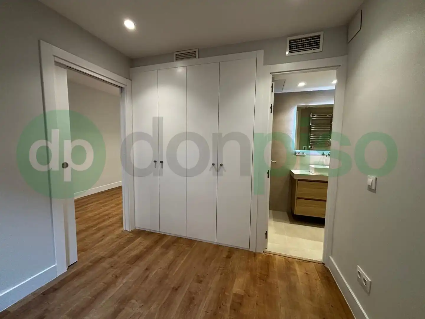 Bedroom of Flat for sale in Madrid  with Air Conditioner, Parquet flooring and Furnished