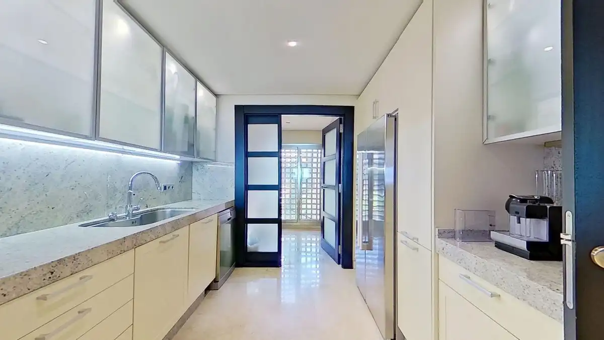 Cocina de Ático en venta en Marbella con Aire acondicionado, Terraza y Sauna