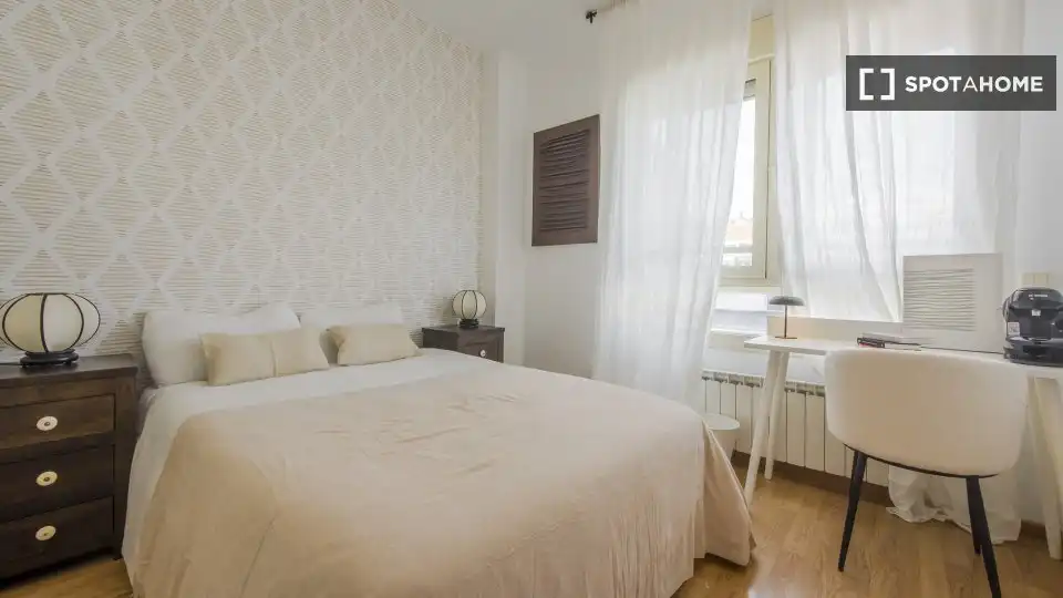 Bedroom of Flat for rent in Madrid  with Air Conditioner, Heating and Furnished
