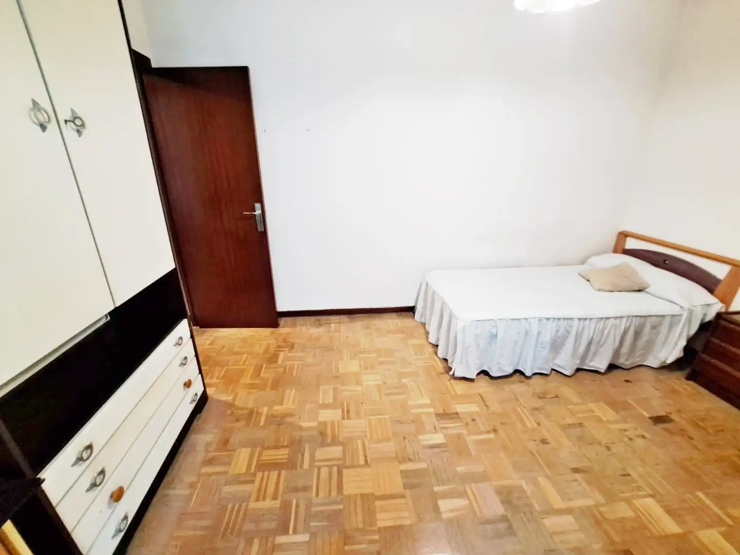 Dormitori de Pis en venda en Vitoria - Gasteiz amb Calefacció, Parquet i Terrassa
