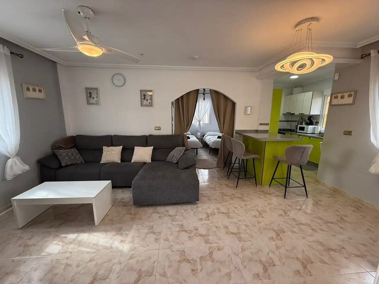 Sala d'estar de Casa o xalet en venda en Orihuela amb Calefacció, Terrassa i Piscina
