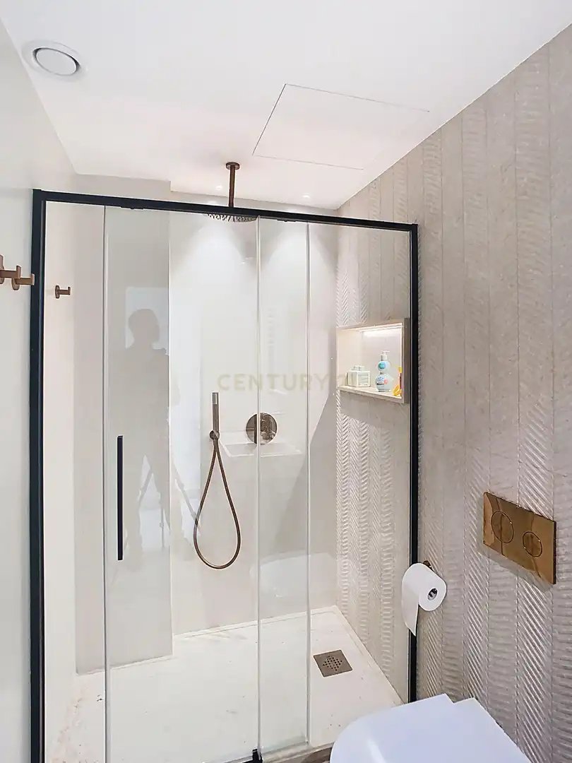 Baño de Piso de alquiler en Rincón de la Victoria con Aire acondicionado y TV