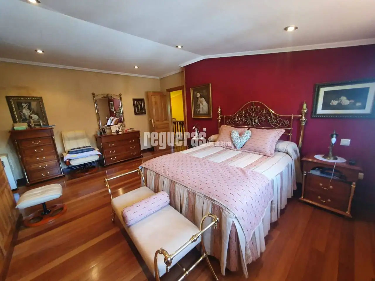 Habitación de Casa o chalet en venta en Avilés con Calefacción, Parquet y Terraza