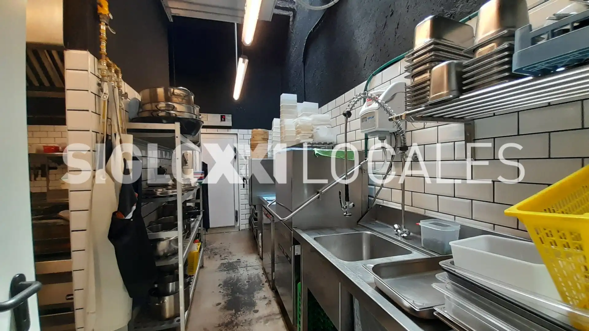 Local en traspaso en COMTE BORRELL , Sant Antoni