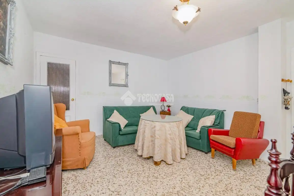 Sala d'estar de Casa adosada en venda en Armilla amb Jardí privat, Terrassa i Balcó