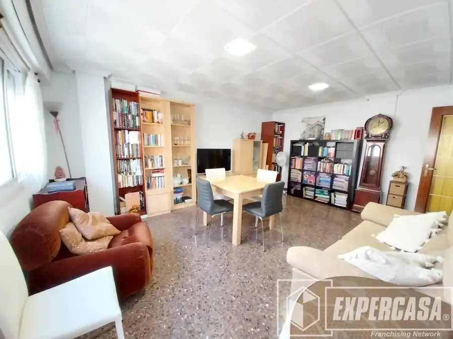 Sala d'estar de Pis en venda en Torrent amb Aire condicionat