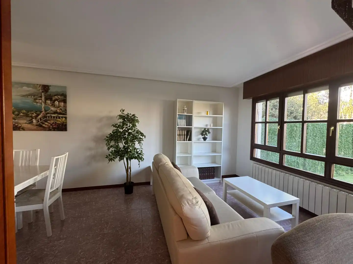 Sala d'estar de Casa adosada en venda en Polanco amb Calefacció, Jardí privat i Parquet