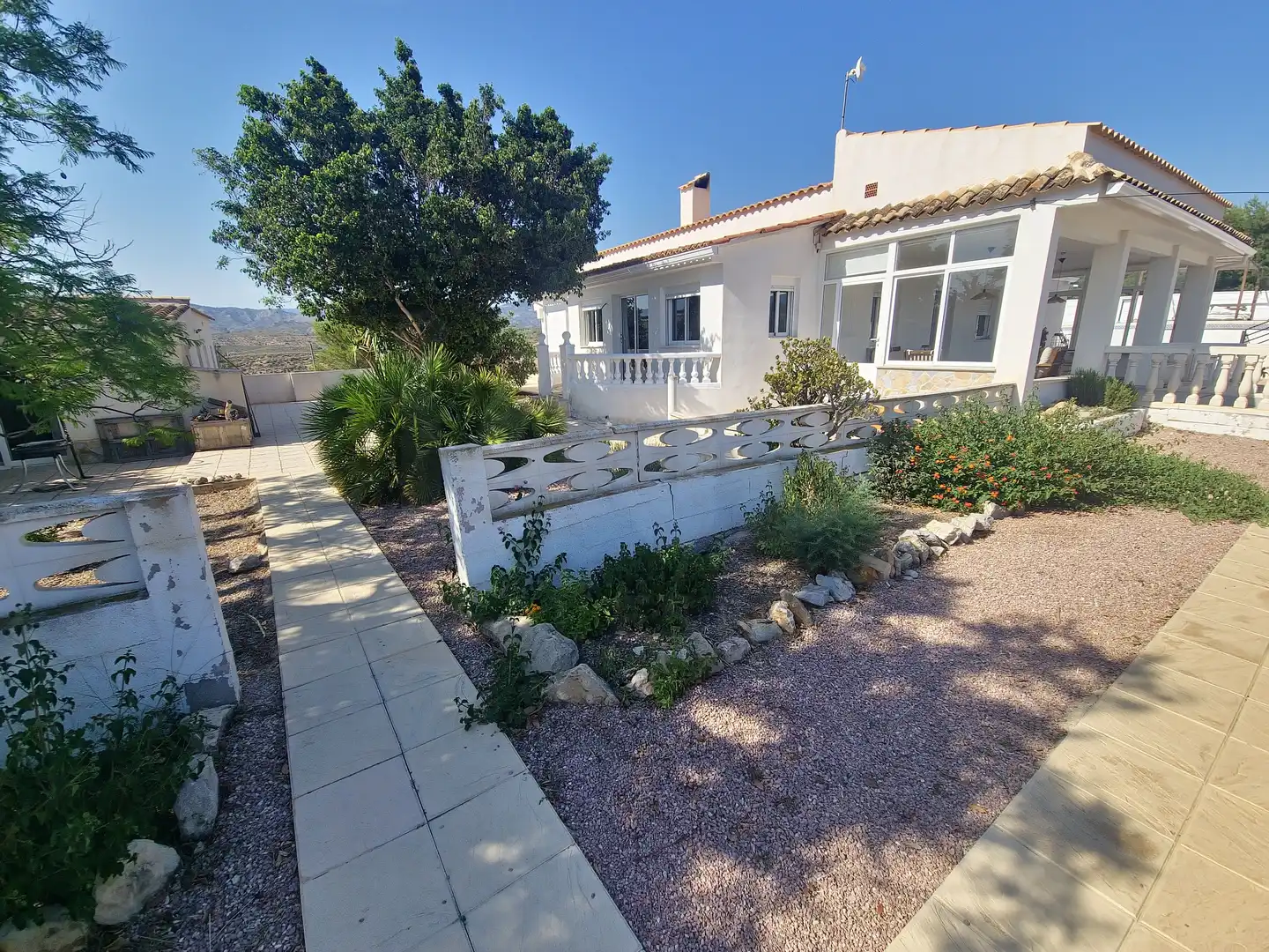 Vista exterior de Casa o chalet en venta en Busot, Alicante