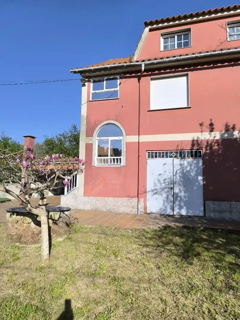 Vista exterior de Casa adosada en venda en Vigo 