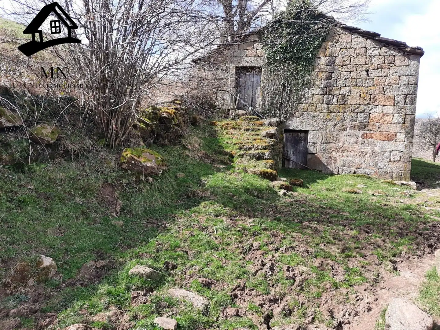 Casa rústica amb jardí en venda a San Pedro del Romeral, imagen 2