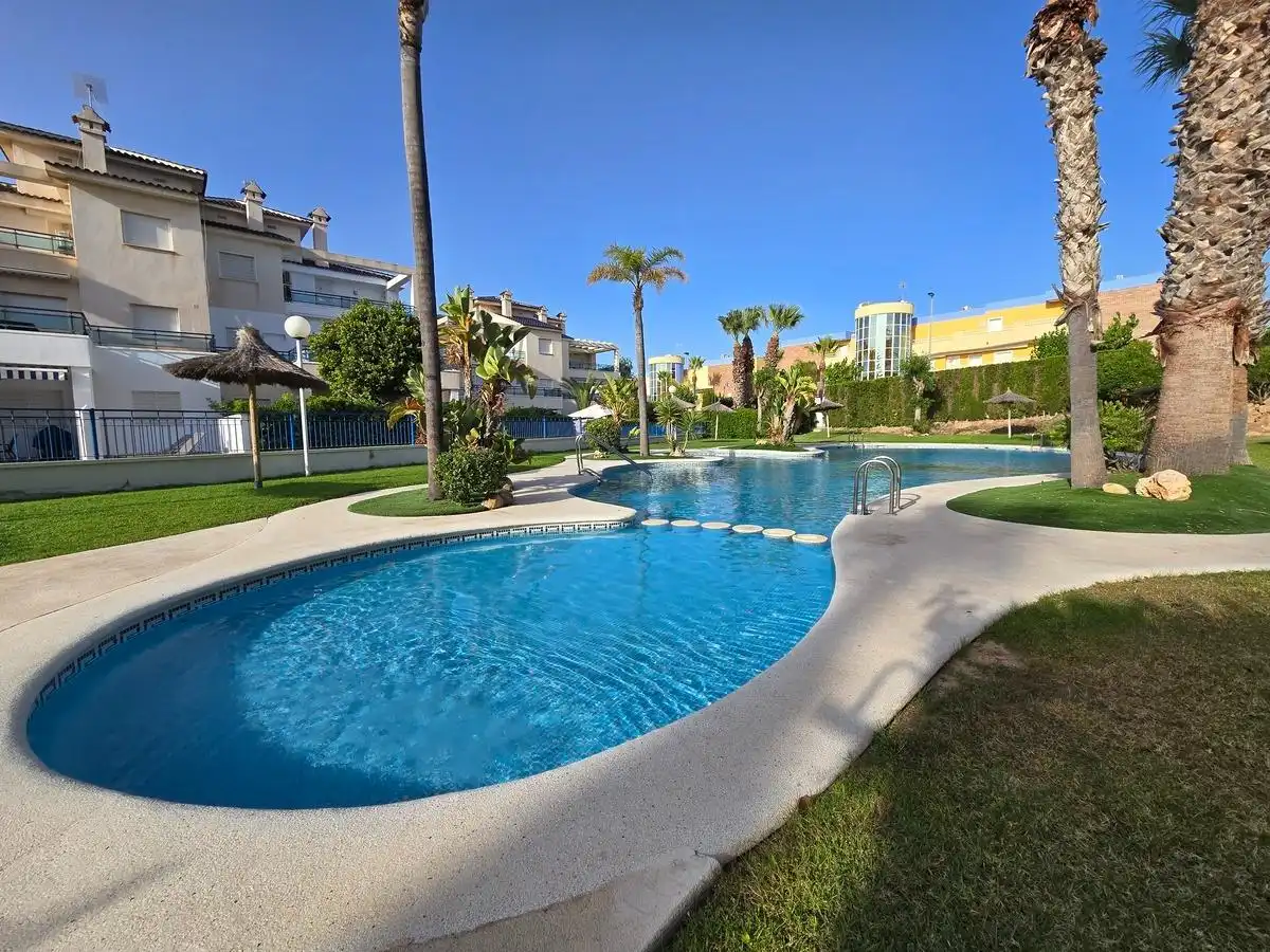 Casa amb piscina en venda a RIO LLOBREGAT, imagen 2