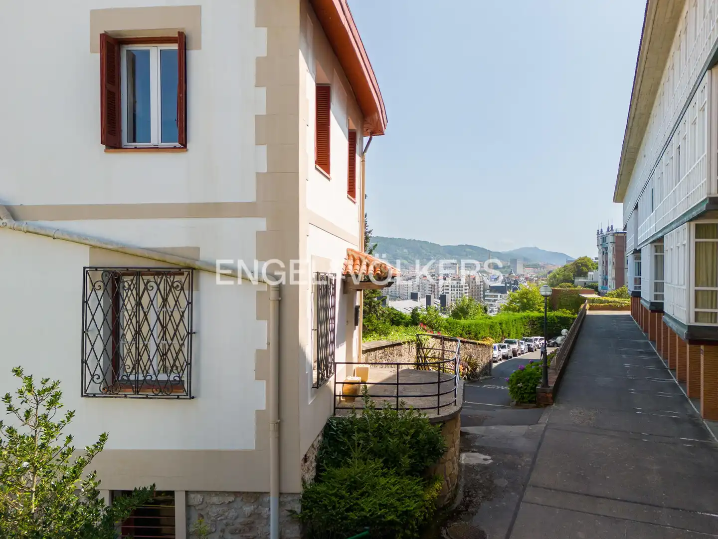 Vista exterior de Finca rústica en venda en Donostia - San Sebastián  amb Calefacció, Terrassa i Traster