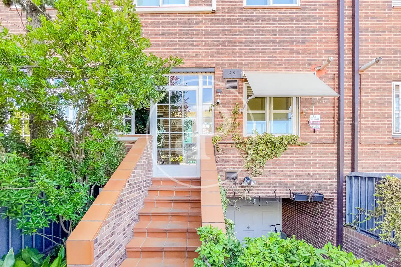 Vista exterior de Casa adosada en venta en Madrid con Aire acondicionado, Calefacción y Jardín privado