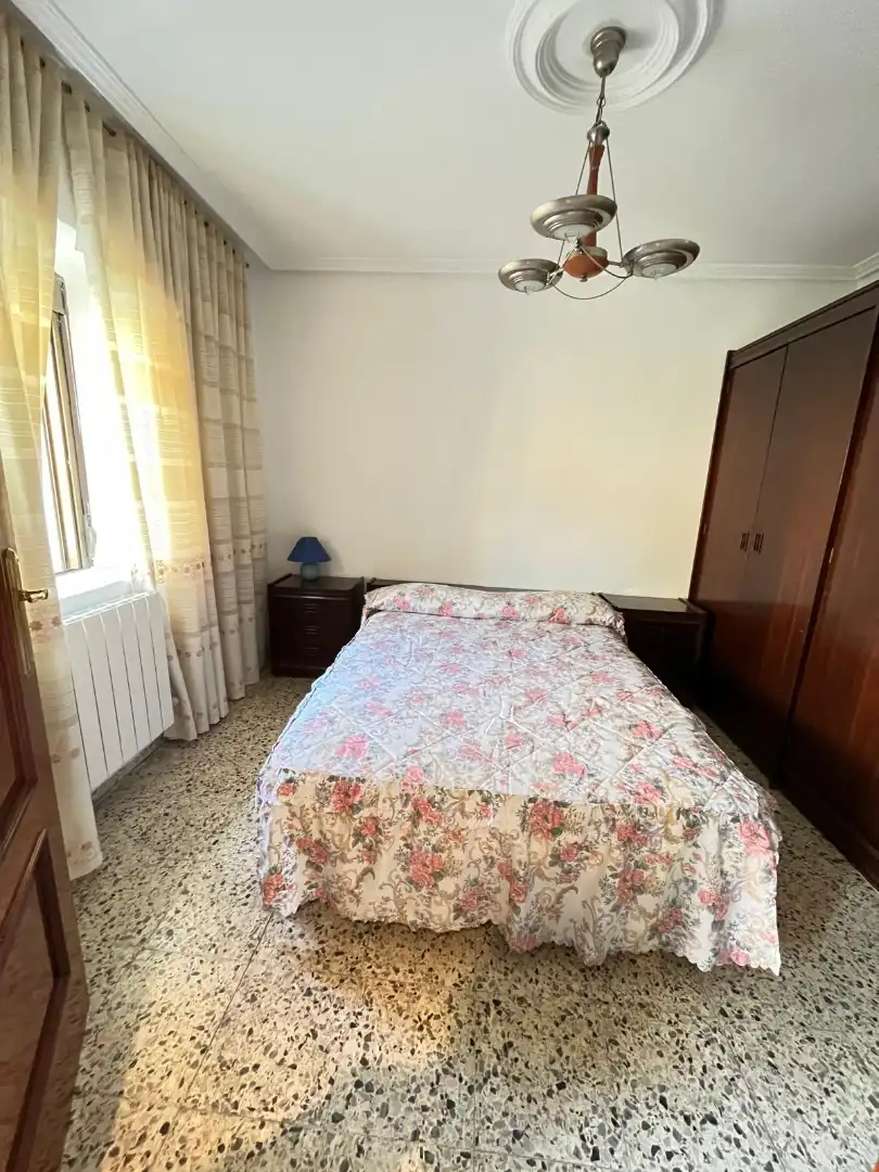 Dormitori de Casa o xalet en venda en La Parrilla  amb Calefacció, Terrassa i Traster