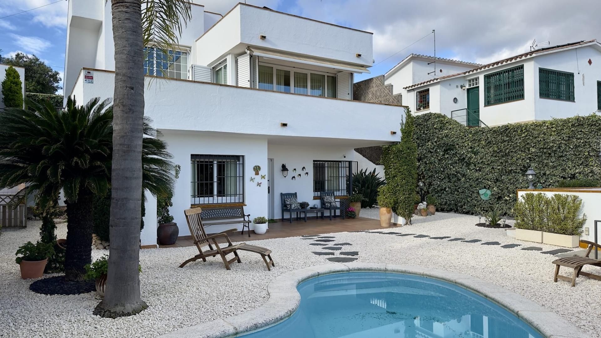 Exterior view of House or chalet for sale in Sant Pol de Mar  with Air Conditioner, Heating and Private garden