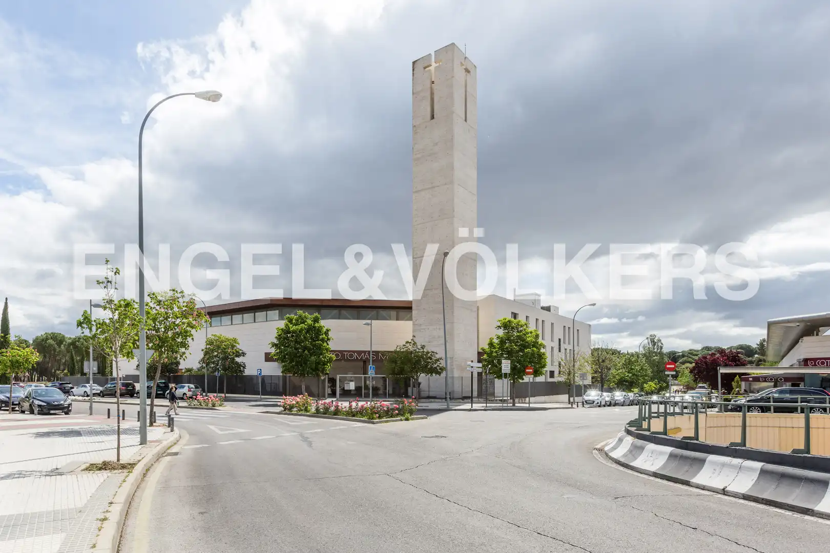 Vista exterior de Casa o xalet de lloguer en Majadahonda amb Aire condicionat, Calefacció i Jardí privat