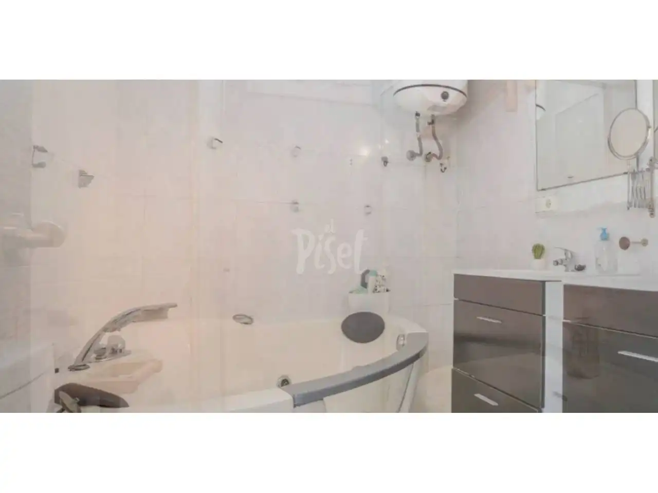Bany de Casa o xalet en venda en Mont-roig del Camp amb Jardí privat, Terrassa i Piscina